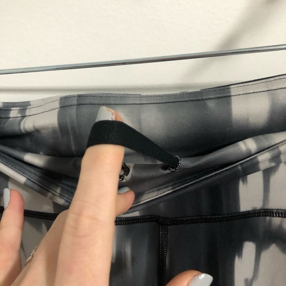 Tie dye under Armour crops - Picture 12 of 13